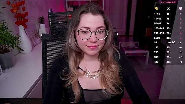 Snapshot of RemyCute chatting on 04.19.26 RemyCute online show from 04.19.26