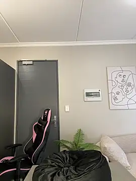 Snapshot of Neelo-Smith chatting on 03.15.25 Neelo-Smith online show from 03.15.25