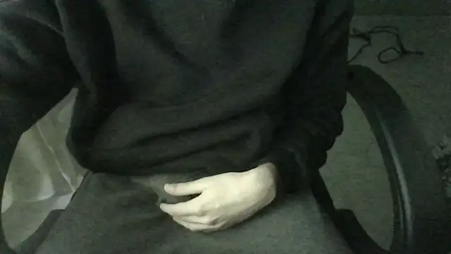 Snapshot of FranciCazzone chatting on 12.04.24 FranciCazzone online show from 12.04.24