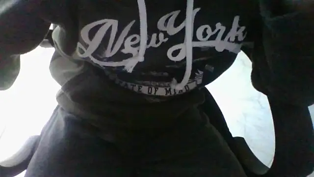 Snapshot of FranciCazzone chatting on 02.17.25 FranciCazzone online show from 02.17.25