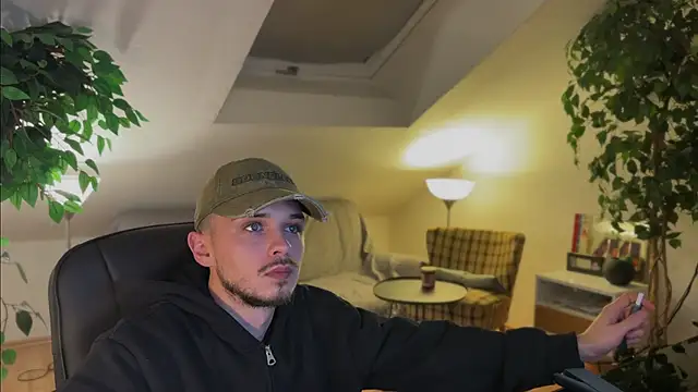 Snapshot of naked_psy chatting on 11.14.25 naked psy online show from 11.14.25