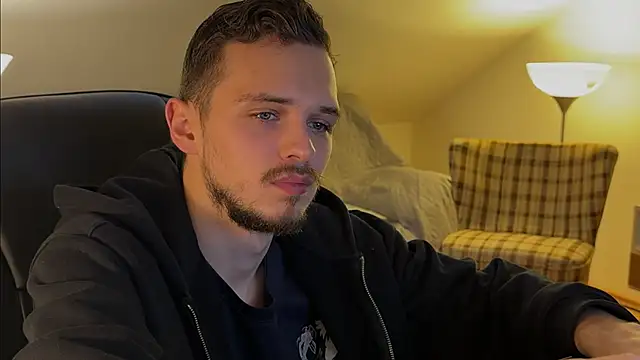 Snapshot of naked_psy chatting on 12.01.25 naked psy online show from 12.01.25