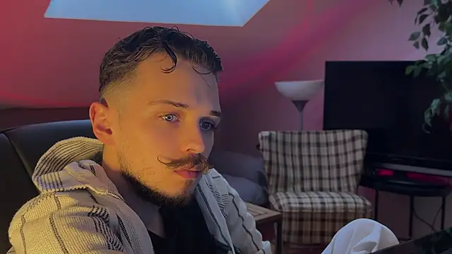 Snapshot of naked_psy chatting on 02.28.26 naked psy online show from 02.28.26