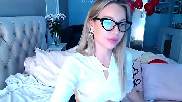 Snapshot of MissSiona chatting on 02.17.25 MissSiona online show from 02.17.25