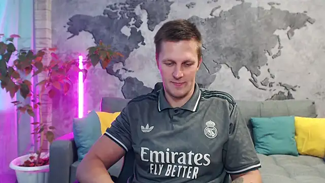 Snapshot of VikingChrisss chatting on 10.31.25 VikingChrisss online show from 10.31.25