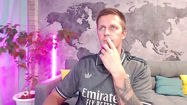 Snapshot of VikingChrisss chatting on 11.01.25 VikingChrisss online show from 11.01.25