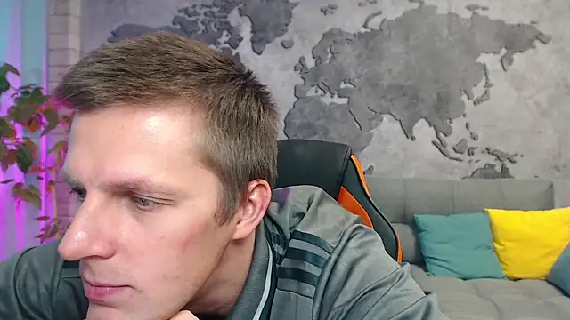 Snapshot of VikingChrisss chatting on 11.10.25 VikingChrisss online show from 11.10.25