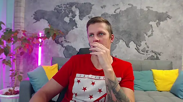 Snapshot of VikingChrisss chatting on 11.11.25 VikingChrisss online show from 11.11.25