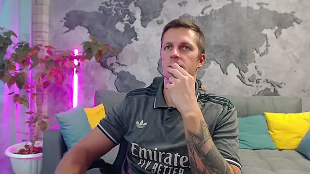 Snapshot of VikingChrisss chatting on 11.12.25 VikingChrisss online show from 11.12.25