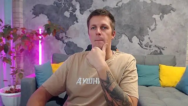 Snapshot of VikingChrisss chatting on 11.23.25 VikingChrisss online show from 11.23.25