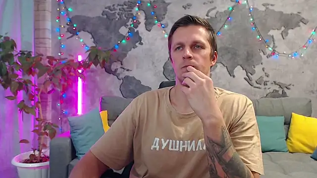 Snapshot of VikingChrisss chatting on 12.20.25 VikingChrisss online show from 12.20.25