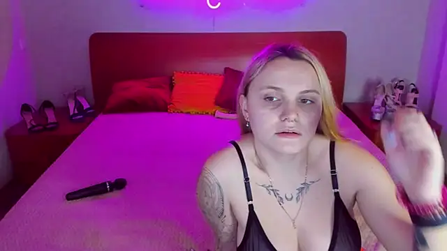 Snapshot of MagicEyess chatting on 02.01.25 MagicEyess online show from 02.01.25