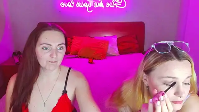 Snapshot of MagicEyess chatting on 02.19.25 MagicEyess online show from 02.19.25