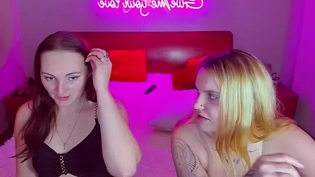 Snapshot of MagicEyess chatting on 03.21.25 MagicEyess online show from 03.21.25