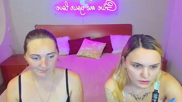 Snapshot of MagicEyess chatting on 10.17.25 MagicEyess online show from 10.17.25