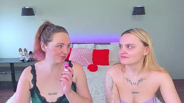 Snapshot of MagicEyess chatting on 02.25.26 MagicEyess online show from 02.25.26