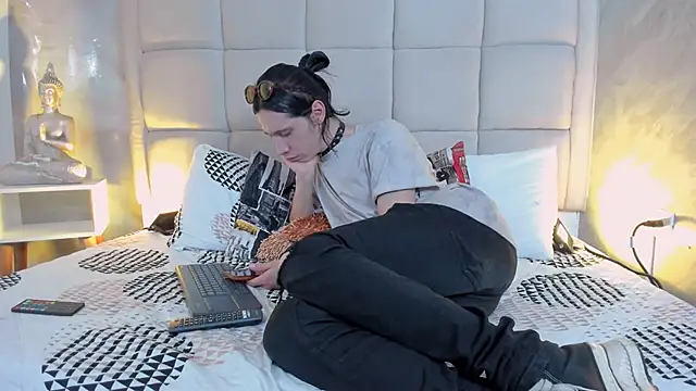 Hecatee 77 online show from 12.19.25