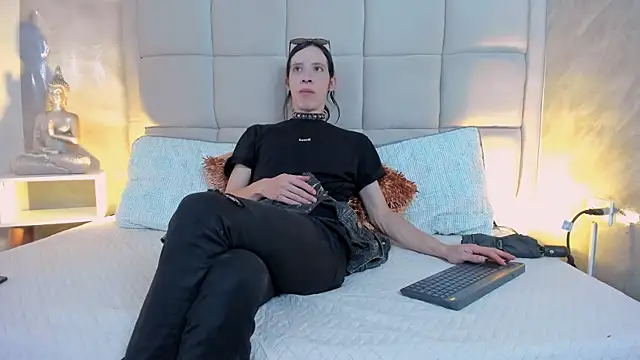 Hecatee 77 online show from 12.20.25