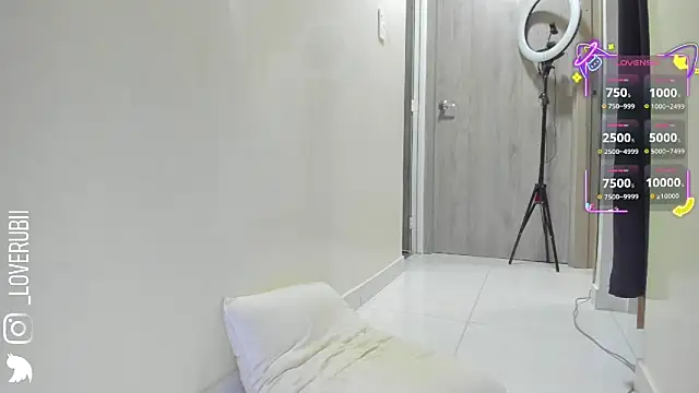 Snapshot of loverubii chatting on 10.18.25 loverubii online show from 10.18.25