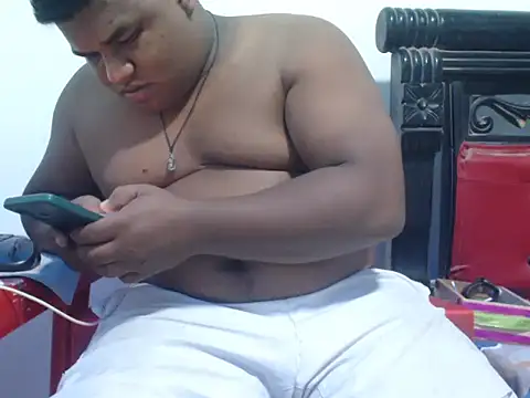 Snapshot of PONSE_LATINO chatting on 10.23.25 PONSE LATINO online show from 10.23.25