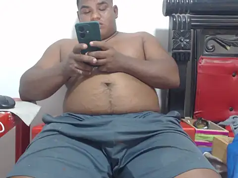 Snapshot of PONSE_LATINO chatting on 10.24.25 PONSE LATINO online show from 10.24.25