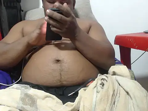 Snapshot of PONSE_LATINO chatting on 12.18.25 PONSE LATINO online show from 12.18.25