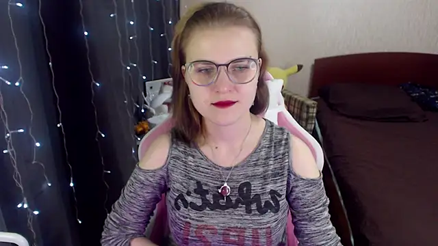 Snapshot of MissBrightShine chatting on 01.15.25 MissBrightShine online show from 01.15.25