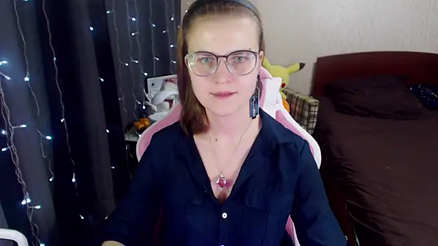 Snapshot of MissBrightShine chatting on 01.16.25 MissBrightShine online show from 01.16.25