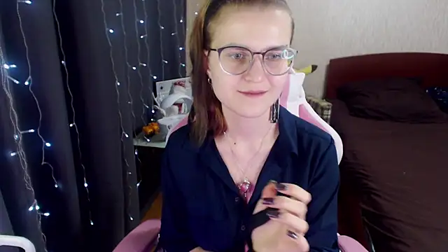 Snapshot of MissBrightShine chatting on 01.16.25 MissBrightShine online show from 01.16.25