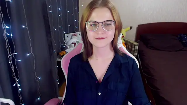 Snapshot of MissBrightShine chatting on 01.17.25 MissBrightShine online show from 01.17.25
