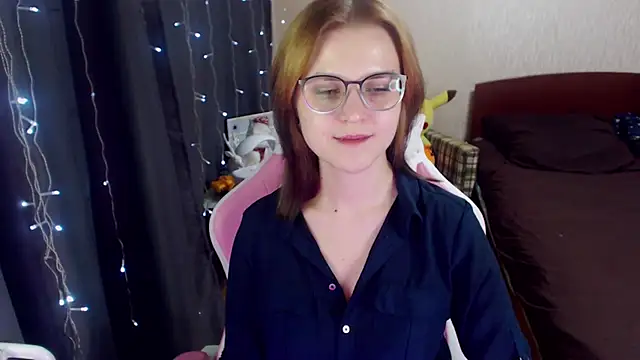 Snapshot of MissBrightShine chatting on 01.17.25 MissBrightShine online show from 01.17.25