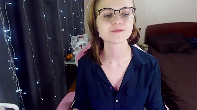 Snapshot of MissBrightShine chatting on 01.18.25 MissBrightShine online show from 01.18.25