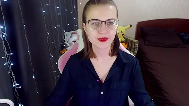 Snapshot of MissBrightShine chatting on 01.19.25 MissBrightShine online show from 01.19.25
