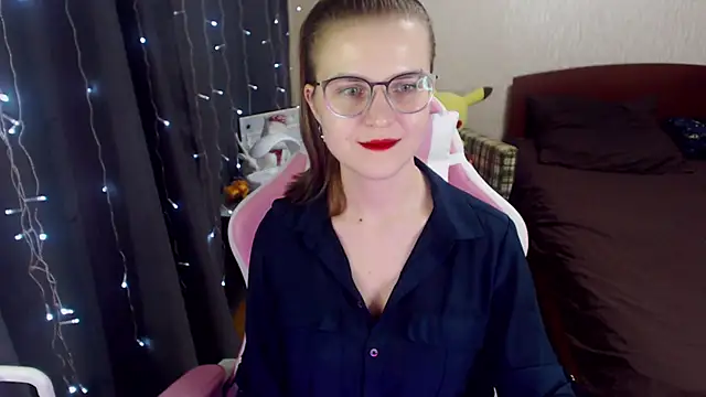 Snapshot of MissBrightShine chatting on 01.19.25 MissBrightShine online show from 01.19.25
