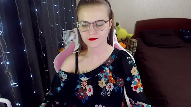 Snapshot of MissBrightShine chatting on 01.22.25 MissBrightShine online show from 01.22.25