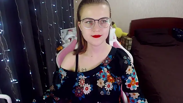 Snapshot of MissBrightShine chatting on 01.22.25 MissBrightShine online show from 01.22.25
