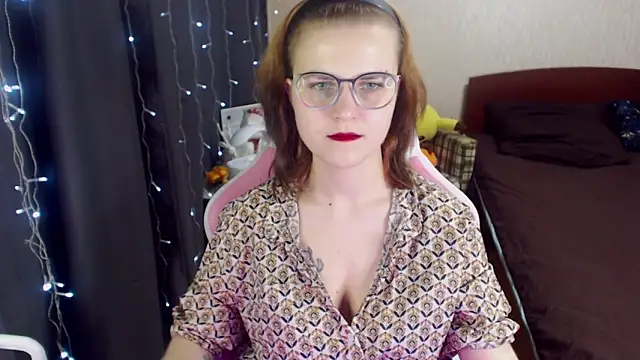 Snapshot of MissBrightShine chatting on 01.25.25 MissBrightShine online show from 01.25.25