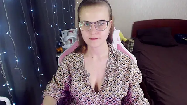Snapshot of MissBrightShine chatting on 01.30.25 MissBrightShine online show from 01.30.25