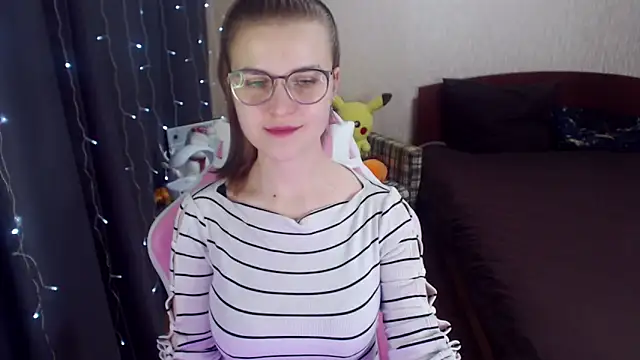 Snapshot of MissBrightShine chatting on 02.09.25 MissBrightShine online show from 02.09.25