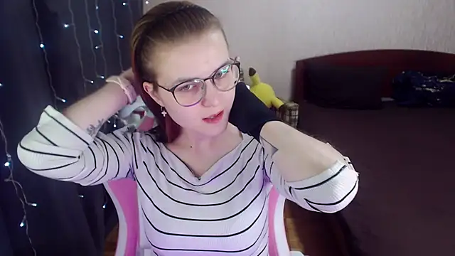 Snapshot of MissBrightShine chatting on 02.11.25 MissBrightShine online show from 02.11.25