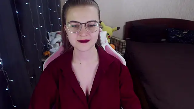 Snapshot of MissBrightShine chatting on 02.14.25 MissBrightShine online show from 02.14.25
