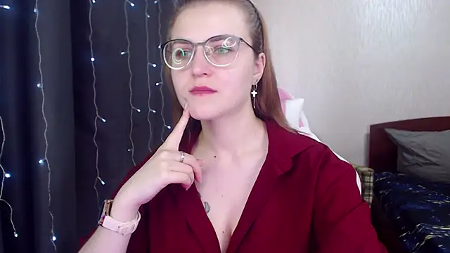 Snapshot of MissBrightShine chatting on 02.16.25 MissBrightShine online show from 02.16.25