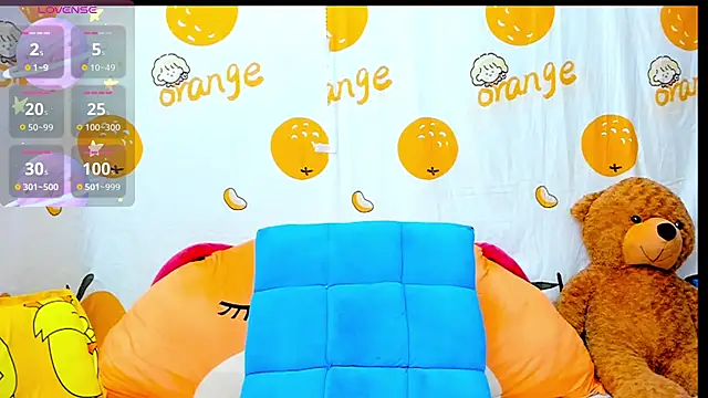 Snapshot of alonelove__ chatting on 10.30.25 alonelove online show from 10.30.25