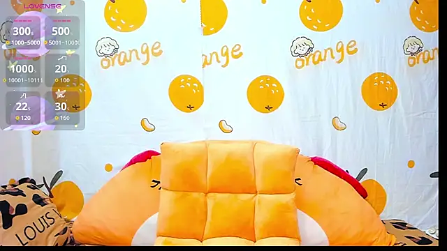 Snapshot of alonelove__ chatting on 11.17.25 alonelove online show from 11.17.25