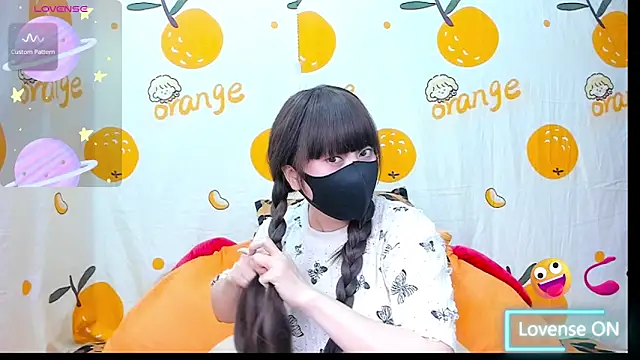 Snapshot of alonelove__ chatting on 11.20.25 alonelove online show from 11.20.25