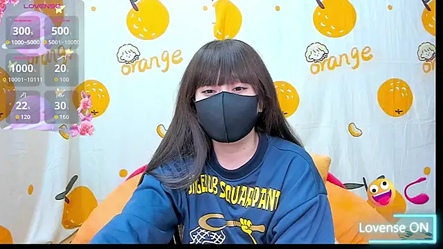 Snapshot of alonelove__ chatting on 12.19.25 alonelove online show from 12.19.25