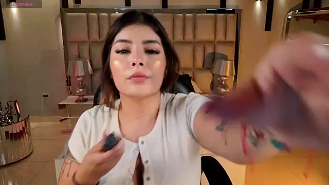 Snapshot of LisaMonroe_ chatting on 04.25.26 LisaMonroe online show from 04.25.26