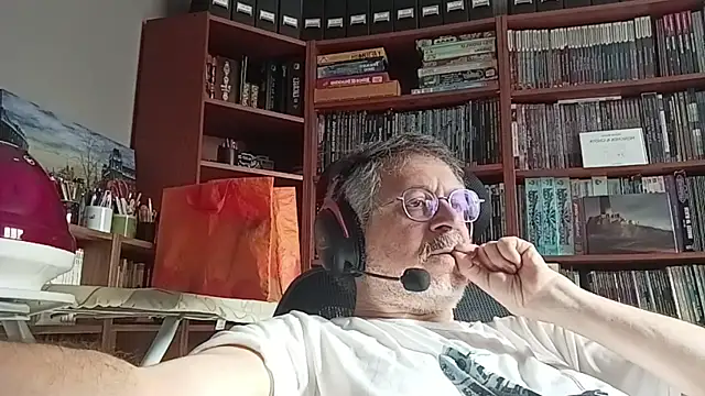 Mandra is a whore online show from 10.22.25