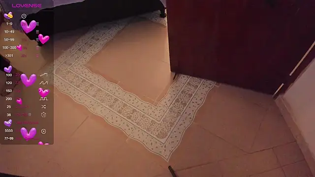 Snapshot of letiziia_sky1 chatting on 02.04.25 letiziia sky1 online show from 02.04.25