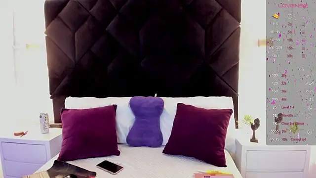 Snapshot of letiziia_sky1 chatting on 09.30.25 letiziia sky1 online show from 09.30.25